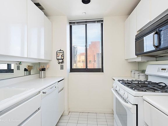 4th image of 350 E 72nd St Unit 20/21A
