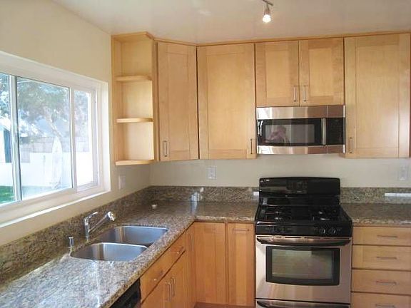3rd image of 1059 Oliver Ave