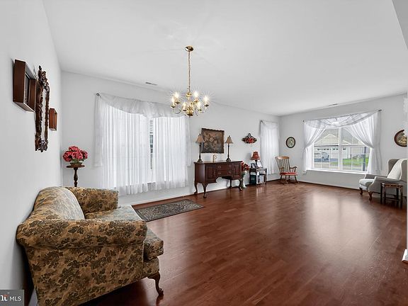 3rd image of 27 Springmill Dr