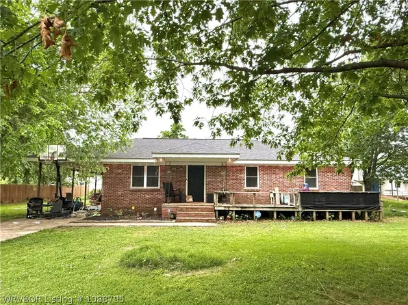 303 Central St, Wister, OK 74966