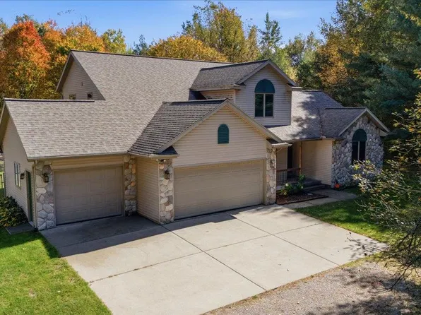 7055 Oak Park Dr, Vassar, MI 48768