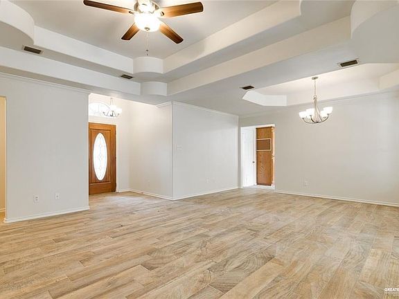 5th image of 1910 Meadow Way Dr