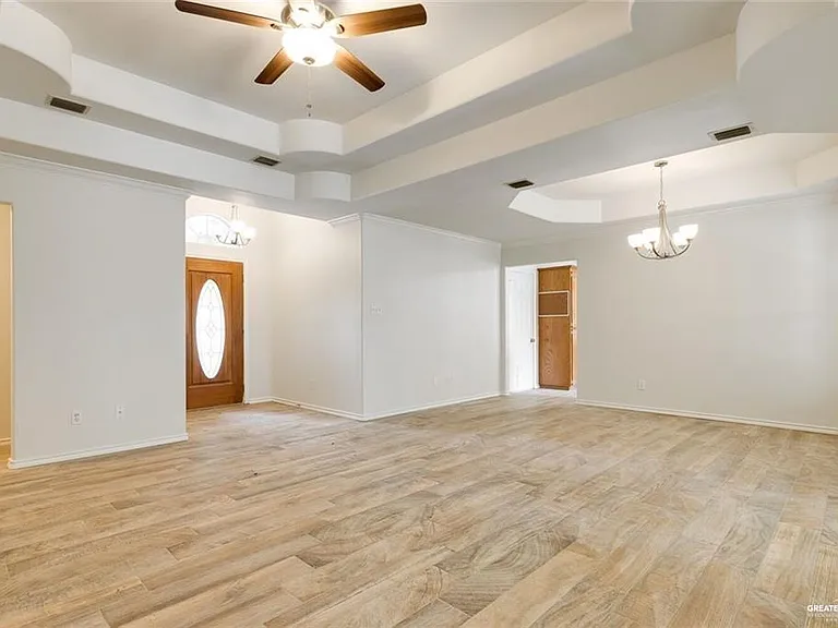1910 Meadow Way Dr — Photo 5