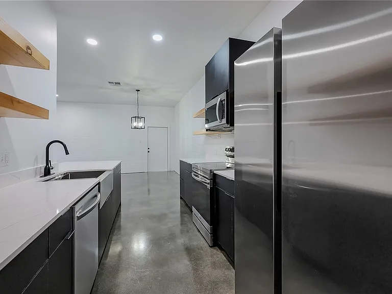 626 Glazebrook St #B — Photo 8