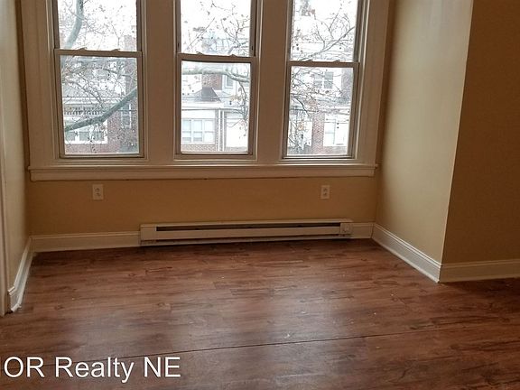 3rd image of 727 W Rockland St #2