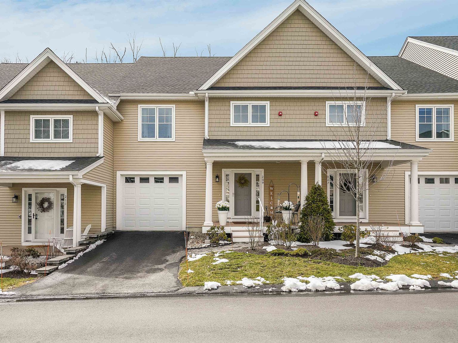 209 Woodview Way, Manchester, NH 03102 Zillow