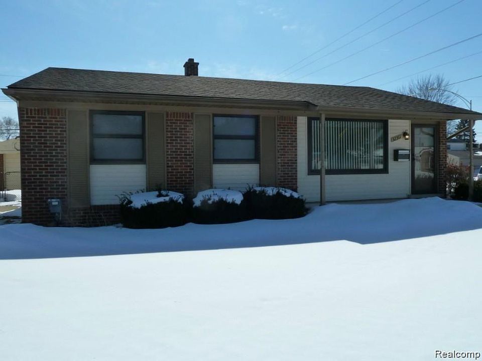 1st image of 32361 Birchwood St