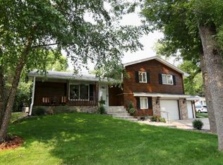 395 E Horseshoe Dr, Saint Paul, MN 55126