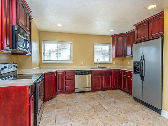 3rd image of 1585 W Rundquist Dr
