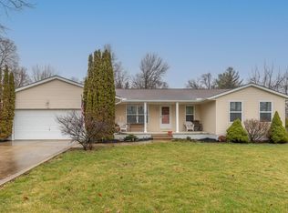 100 W Hiawatha Dr, Powell, OH 43065