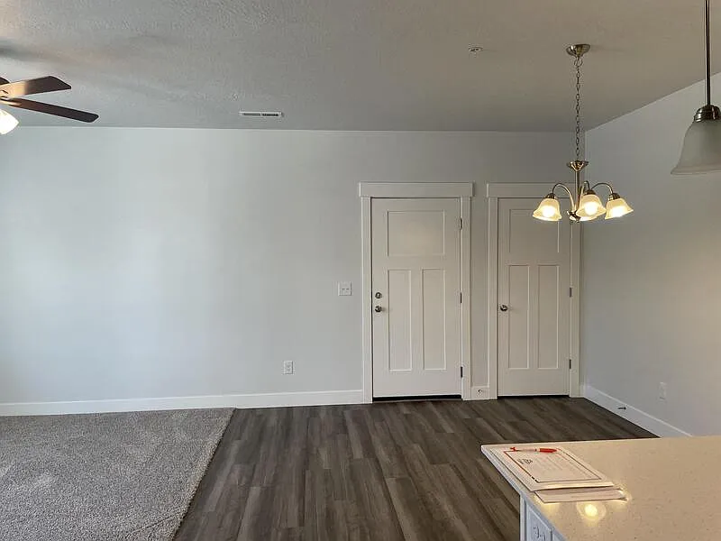 3 bed, 2.0 bath, 1250 sqft, $1,900 — Photo 3