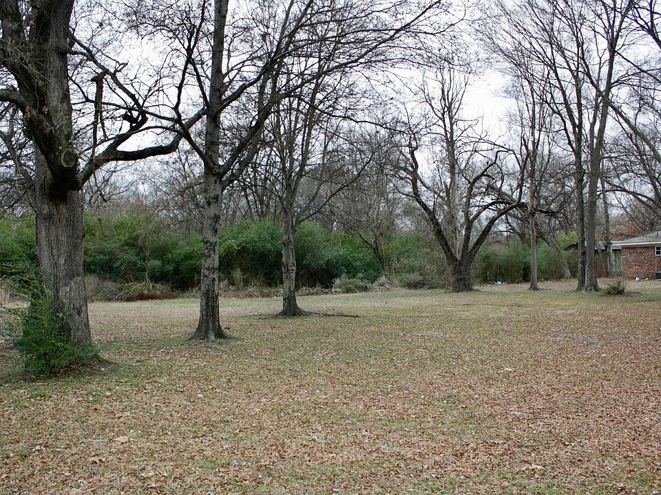 2nd image of 810 E Parkway Dr