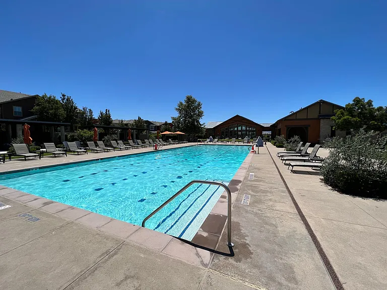Pool & 2 Hot Tubs