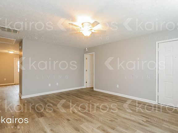 3rd image of 415 Deerpark Dr