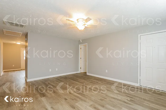 415 Deerpark Dr — Photo 3