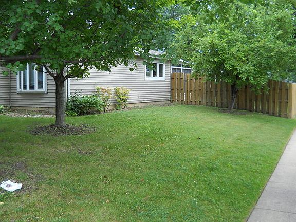 2nd image of 302 Aqua Ct