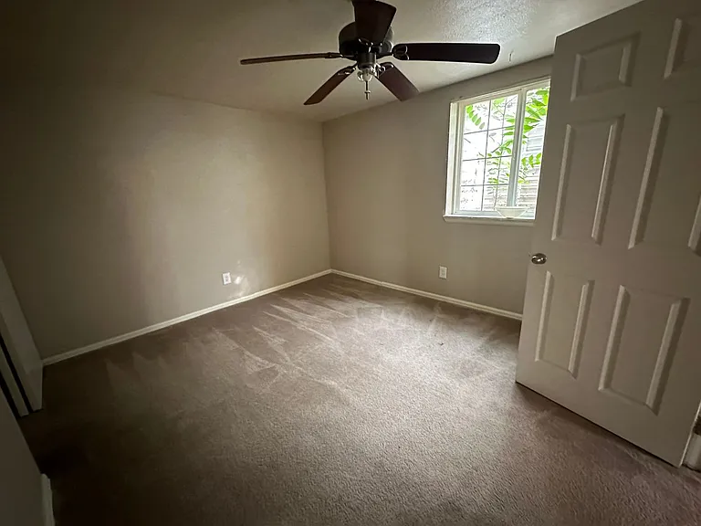 150 S Hooker St — Photo 17