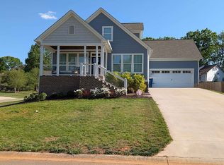 135 Maplewood Ct, Hudson, NC 28638