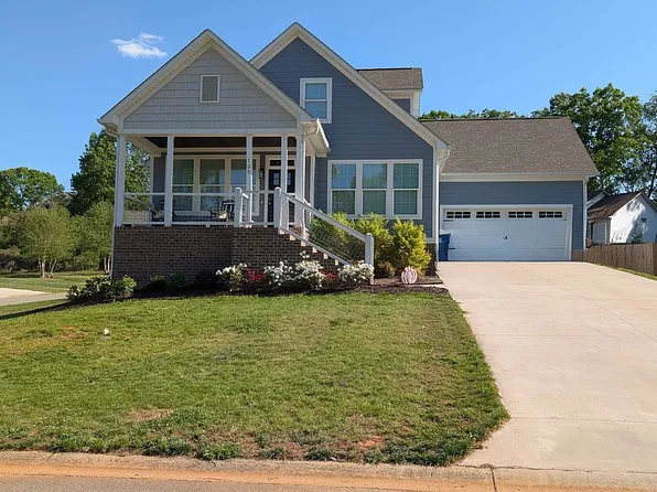 135 Maplewood Ct, Hudson, NC 28638