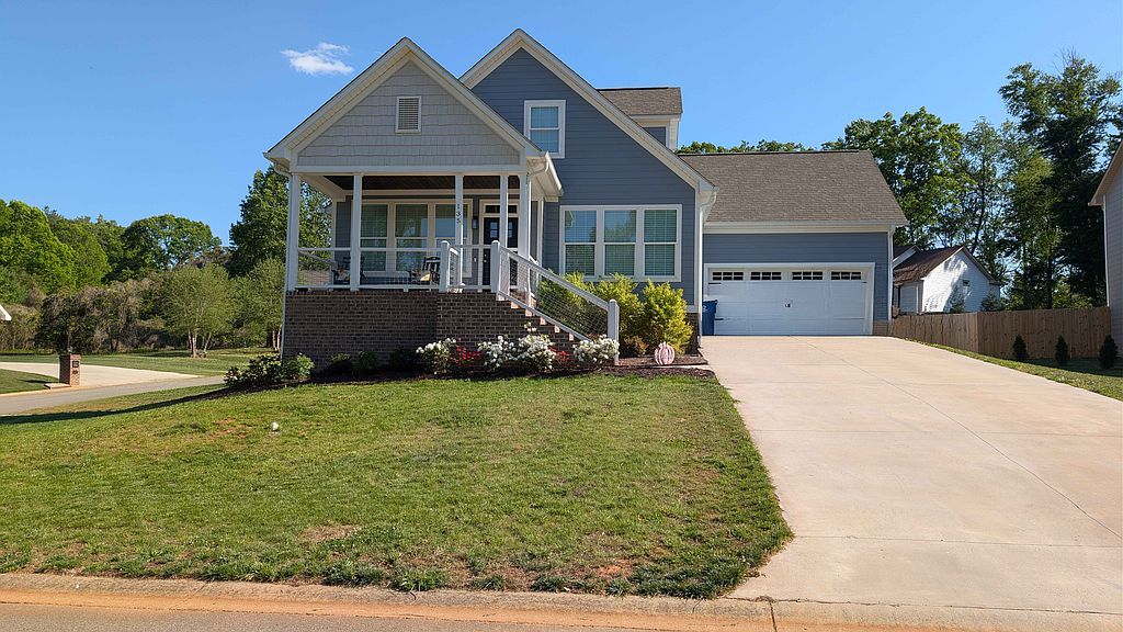 135 Maplewood Ct - Property Image