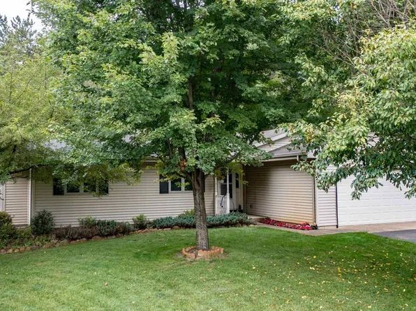N2185 Wilson Dr, Waupaca, WI 54981