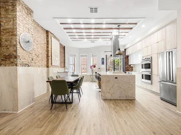 294 Albany Avenue image 2 of 10