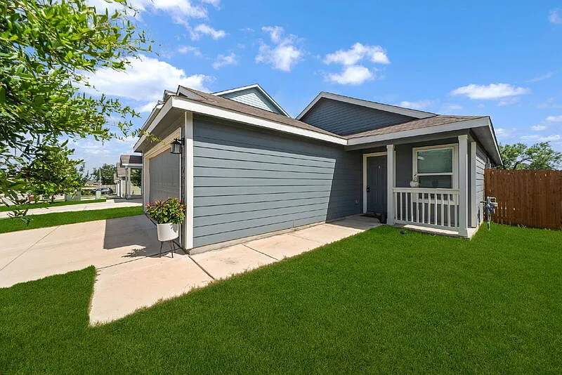 3 bed, 2.0 bath, 1266 sqft, $1,495 — Photo 4