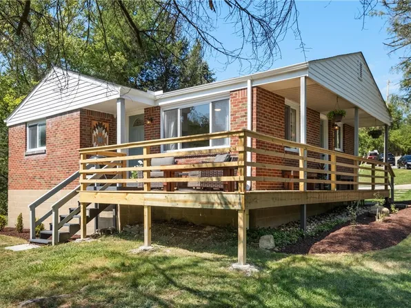 2979 Edgecliff Rd, South Park, PA 15129