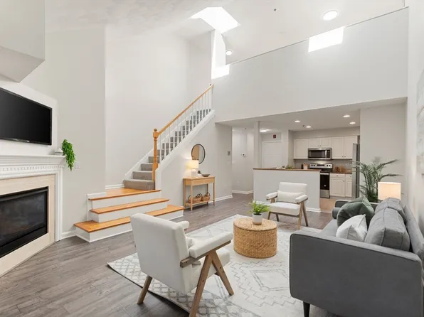 661 Lowell St Unit 14, Lexington, MA 02420