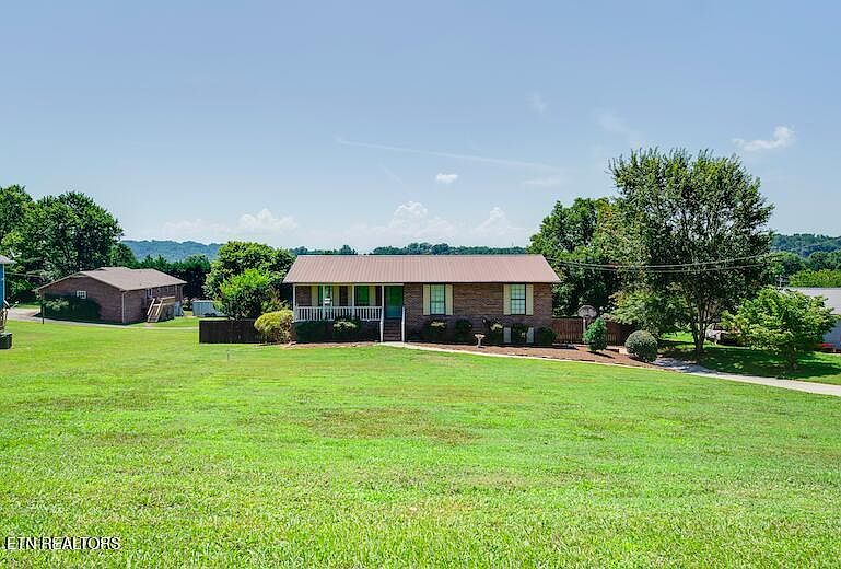 1st image of 1807 Oakmont Cir