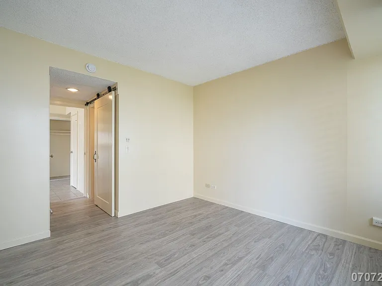 419 Keoniana St #501 — Photo 16