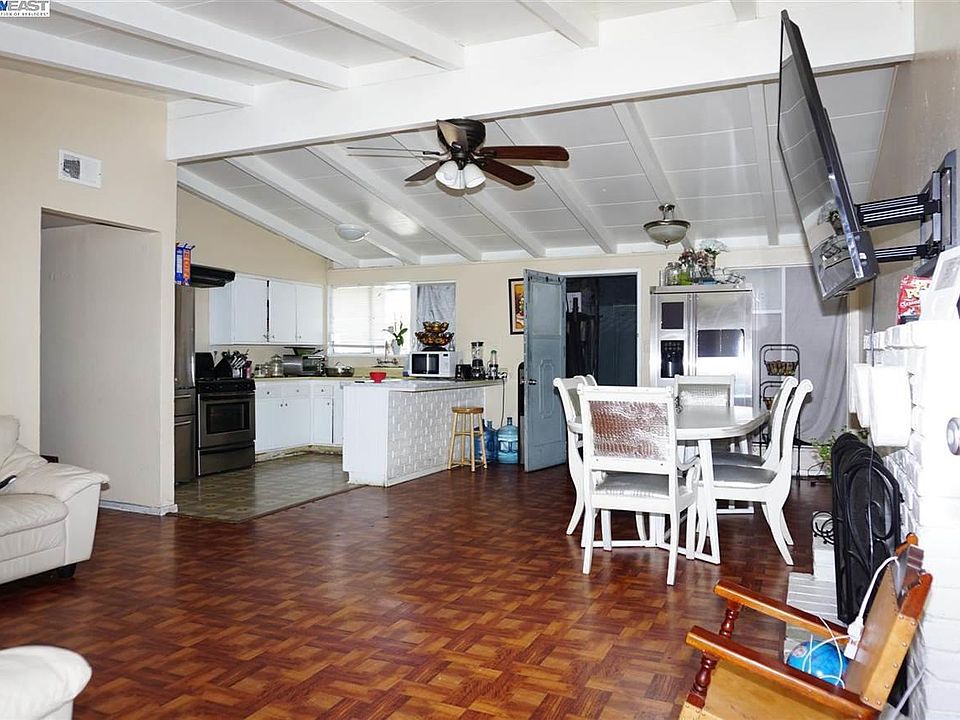 2nd image of 27427 Patrick Ave