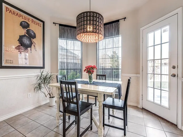 10572 Coach House Ln — Photo 8
