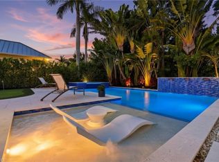 725 Harbour DR, NAPLES, FL 34103