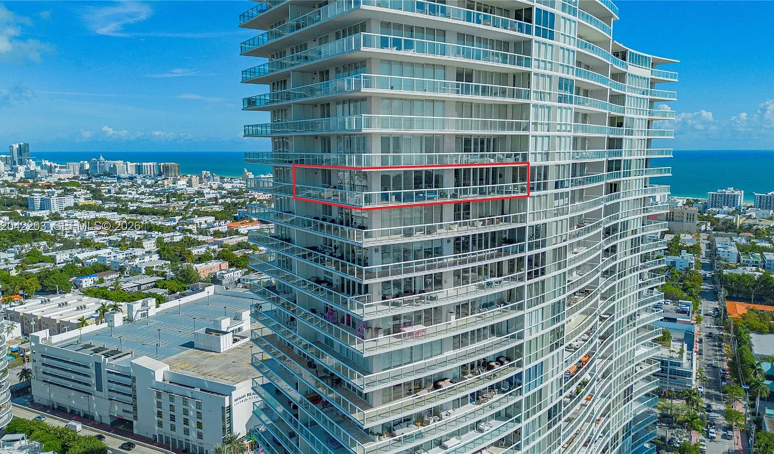 Icon Condo — Photo 2