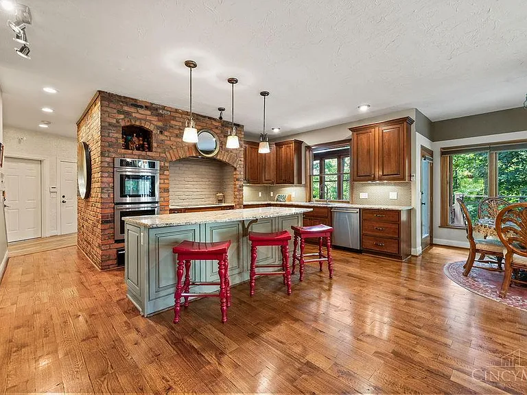 7883 Chestershire Dr — Photo 6