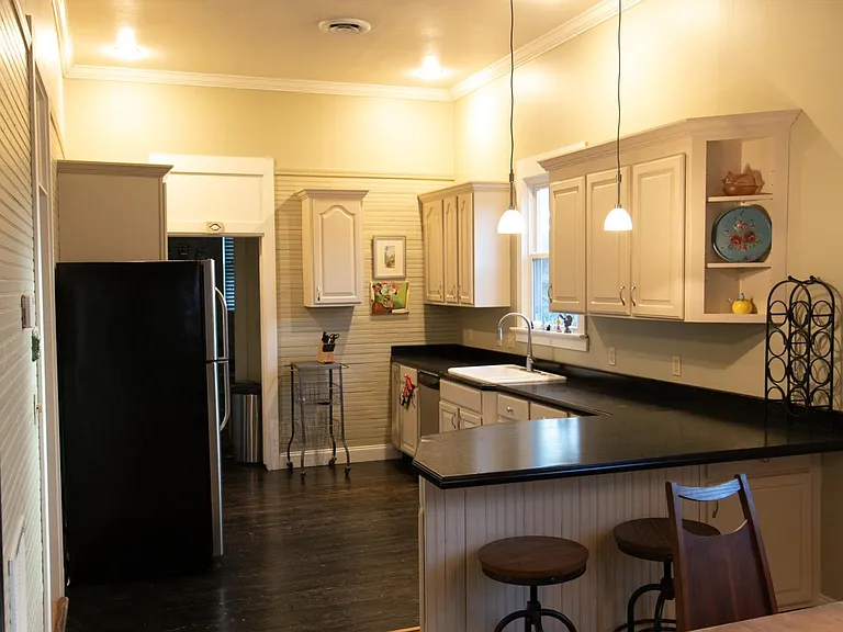 832 America St — Photo 5