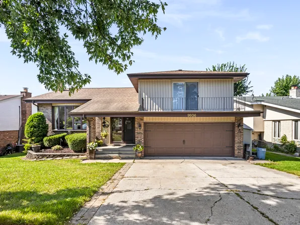 9936 Stratford Ln, Palos Hills, IL 60465