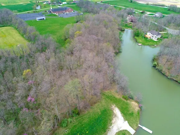 9058 E Poynter Dr, Morgantown, IN 46160