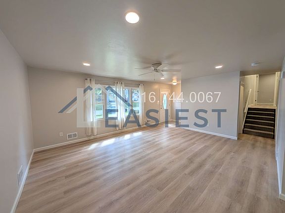 4th image of 520 SE 4th Ter