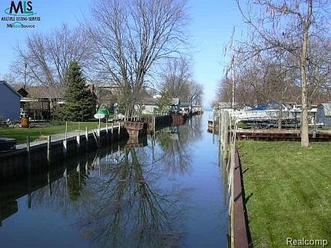 1st image of 7775 Lake Dr