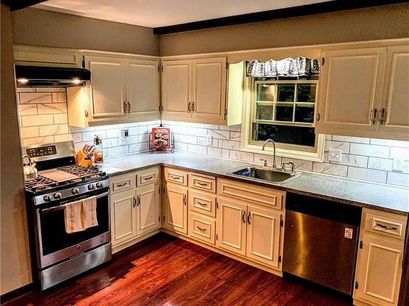 5th image of 3464 Daisy Ct