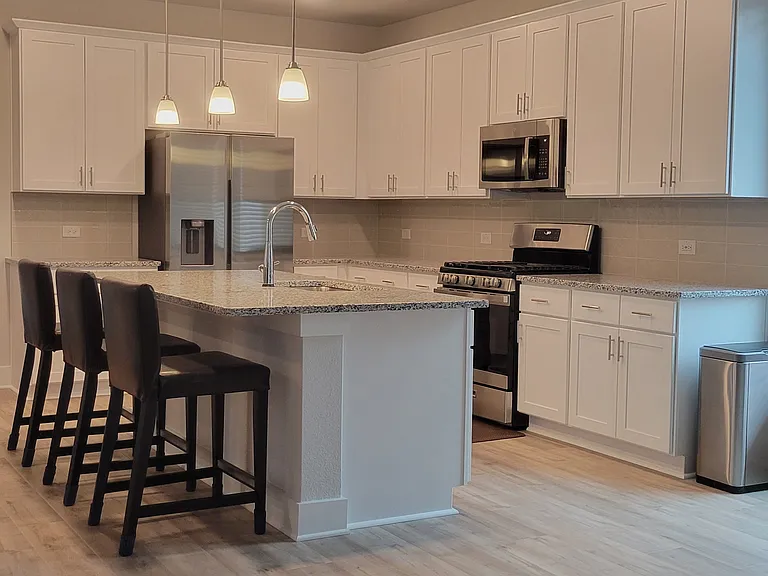 3104 Eddington Dr — Photo 2