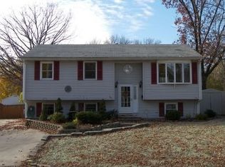 125 Lakeview Dr, Providence, RI 02910