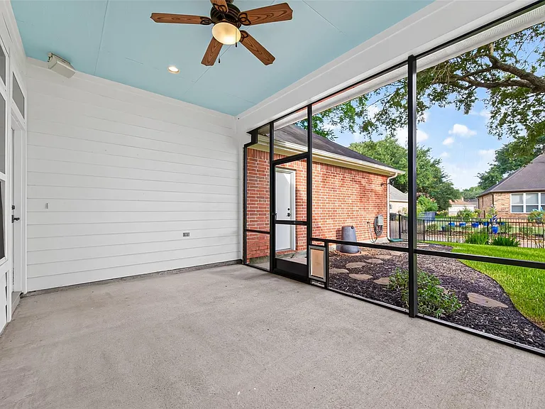 4727 Lake Village Dr — Photo 32