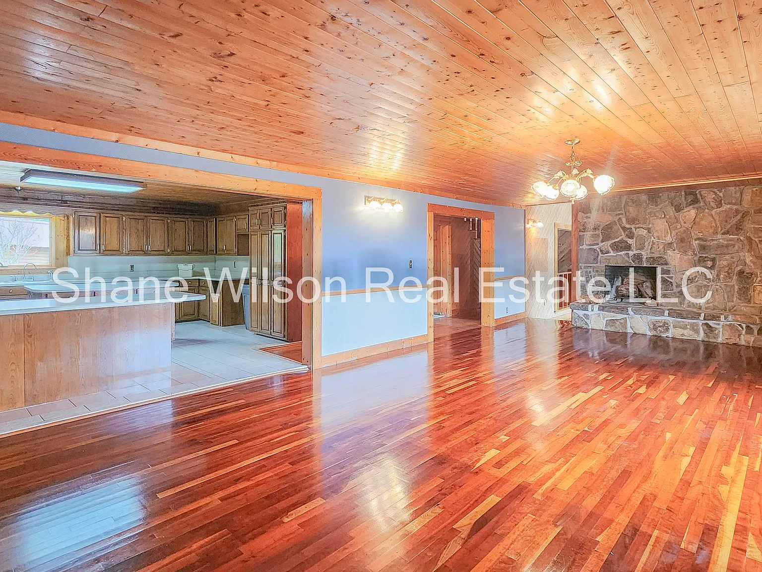 3 bed, 3500 sqft, $2,699 — Photo 4