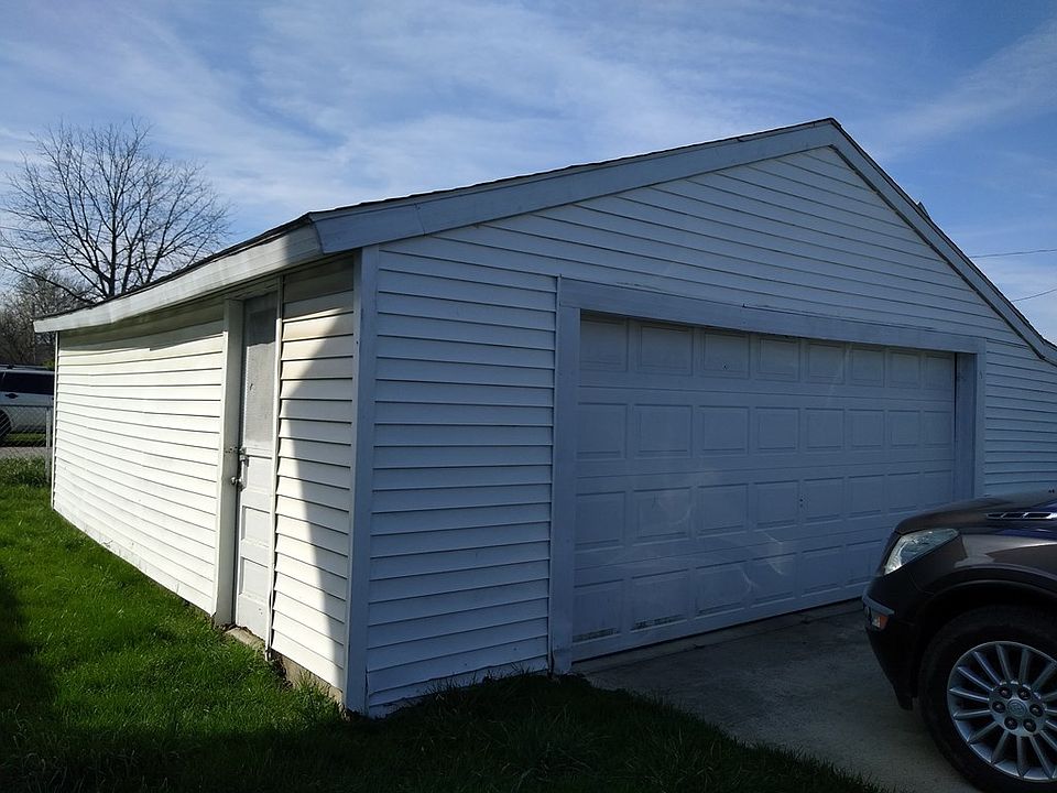 2nd image of 183 E Mark St