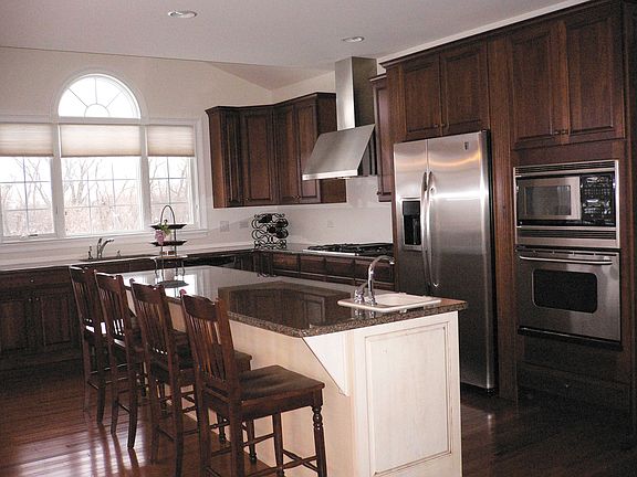 4th image of 26 Doral Dr