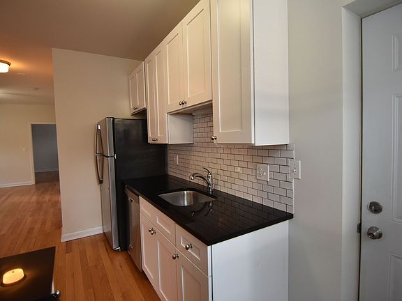 4th image of 712-720 W Grace St #716-1N