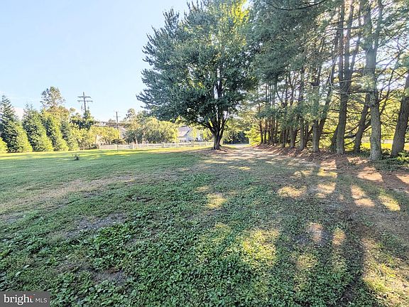4th image of 71 Bells Hill Rd